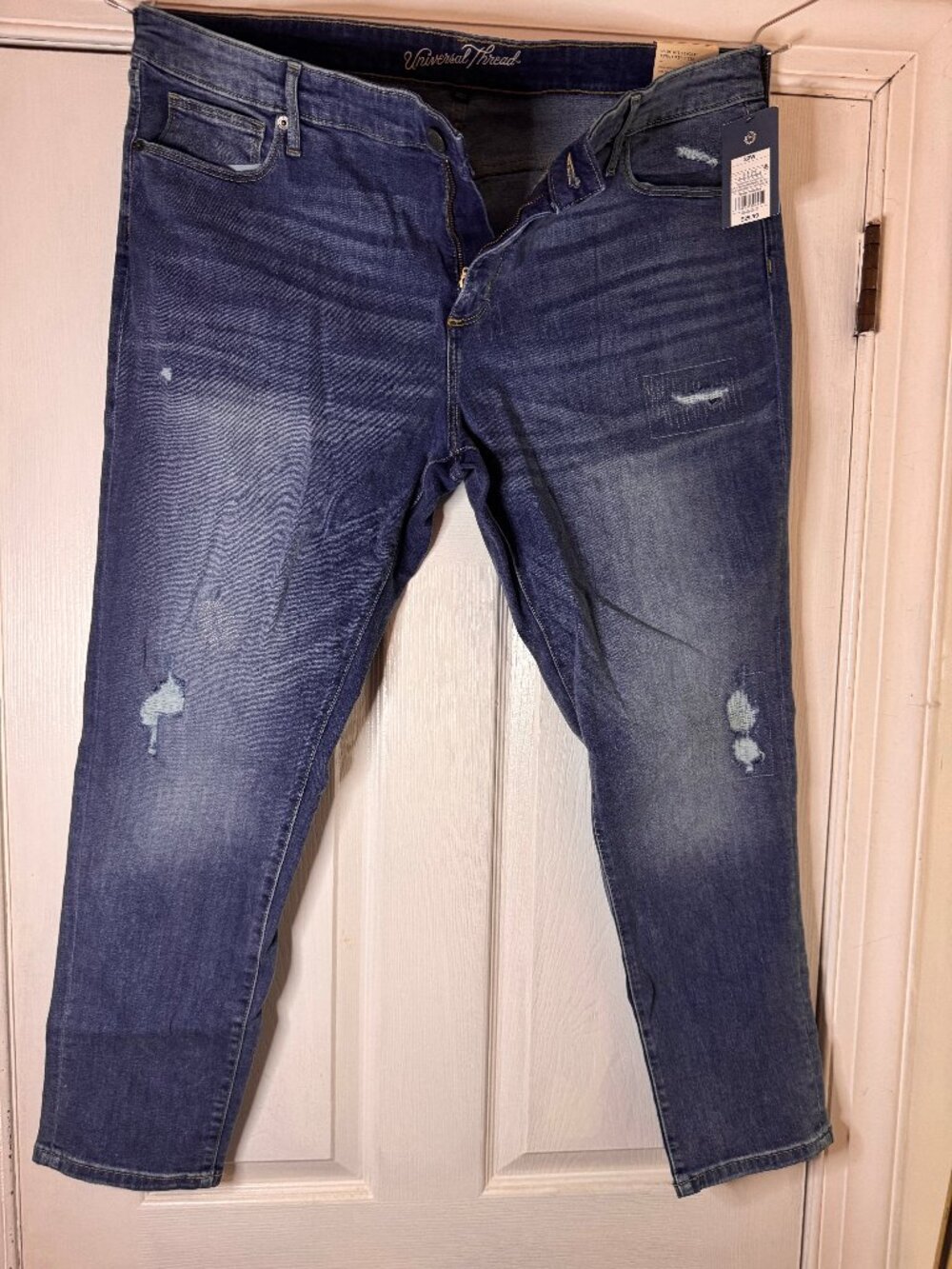 Universal Threads Jeans - NWT size 22 Distressed